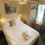 The Hive At Poppi-red فندق مبيت وإفطار