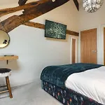 The Hive At Poppi-red فندق مبيت وإفطار 4*