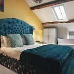 The Hive At Poppi-red فندق مبيت وإفطار