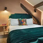 The Hive At Poppi-red هوكسهيد