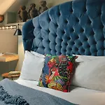 The Hive At Poppi-red Bed & Breakfast