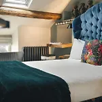 Bed & Breakfast The Hive At Poppi-red