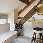 Bed & Breakfast The Hive At Poppi-red 4*
