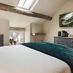 The Hive At Poppi-red Hawkshead