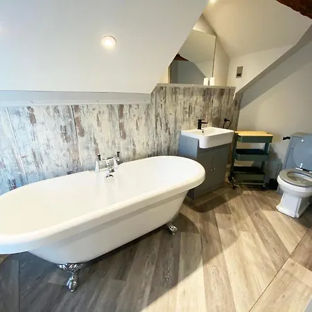 The Hive At Poppi-red فندق مبيت وإفطار هوكسهيد