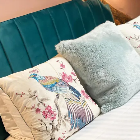 The Hive At Poppi-red