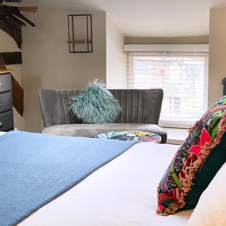 The Hive At Poppi-red هوكسهيد