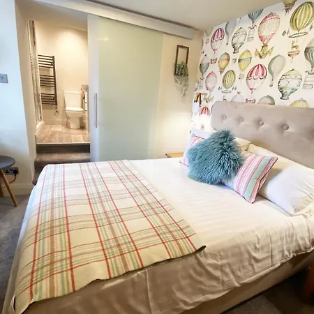 The Hive At Poppi-red