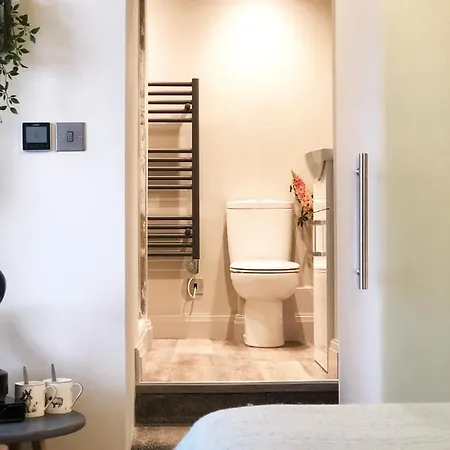 فندق مبيت وإفطار The Hive At Poppi-red