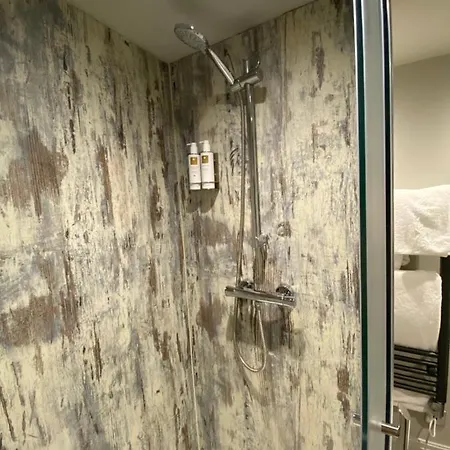 The Hive At Poppi-red 4* هوكسهيد