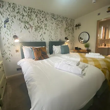 The Hive At Poppi-red 4*