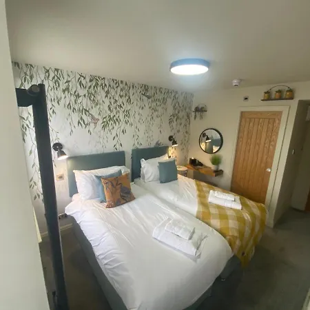 فندق مبيت وإفطار The Hive At Poppi-red