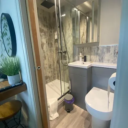 The Hive At Poppi-red 4*