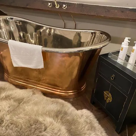 The Hive At Poppi-red Bed and breakfast