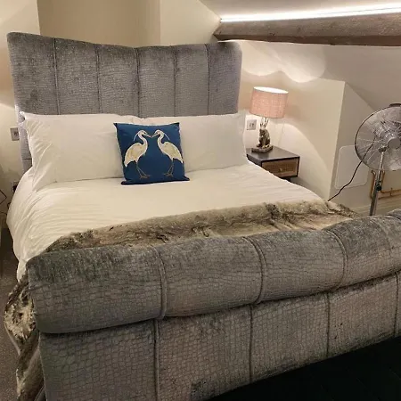 فندق مبيت وإفطار The Hive At Poppi-red هوكسهيد