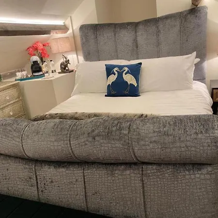 The Hive At Poppi-red