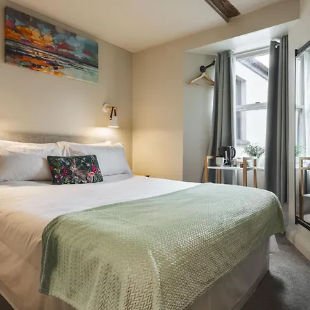 The Hive At Poppi-red Bed & Breakfast 4*