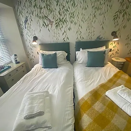 The Hive At Poppi-red Bed & Breakfast