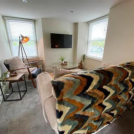The Hive At Poppi-red Bed & Breakfast