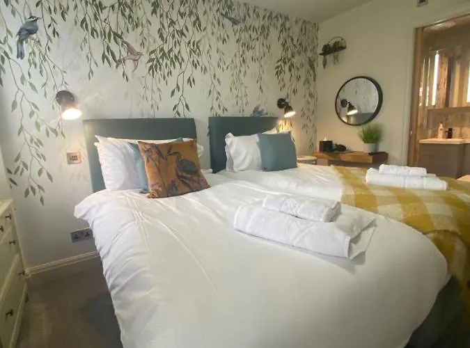 The Hive At Poppi-red 4*