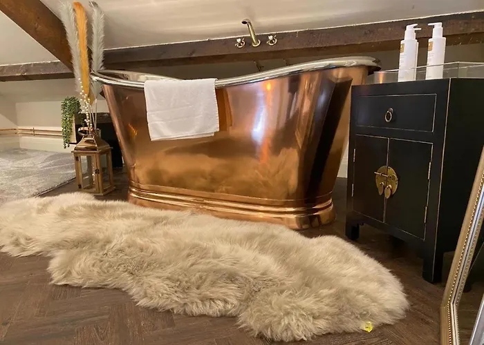 The Hive At Poppi-red Bed & Breakfast 4*