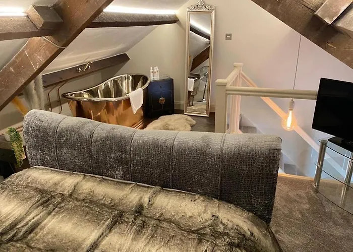 The Hive At Poppi-red 4*