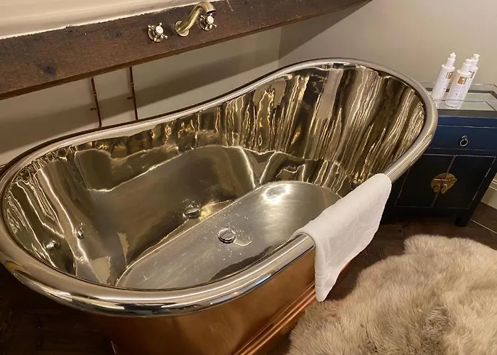 The Hive At Poppi-red 4*