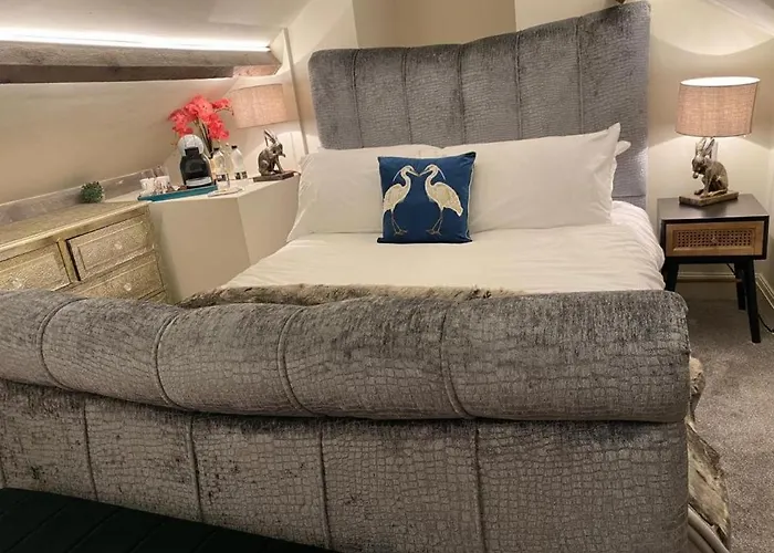 The Hive At Poppi-red