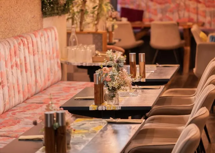 The Hive At Poppi-red 4*