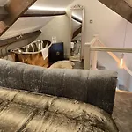 The Hive At Poppi-red 4*