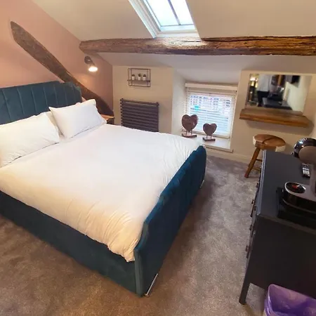 Bed & Breakfast The Hive At Poppi-red