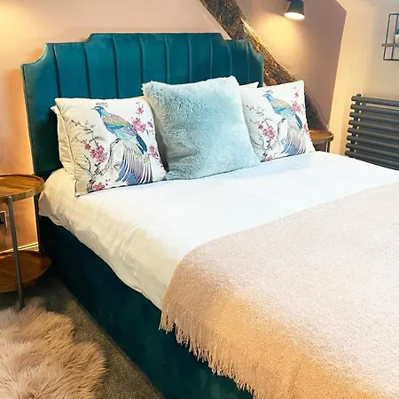 The Hive At Poppi-red * Hawkshead