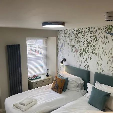 The Hive At Poppi-red Bed & Breakfast